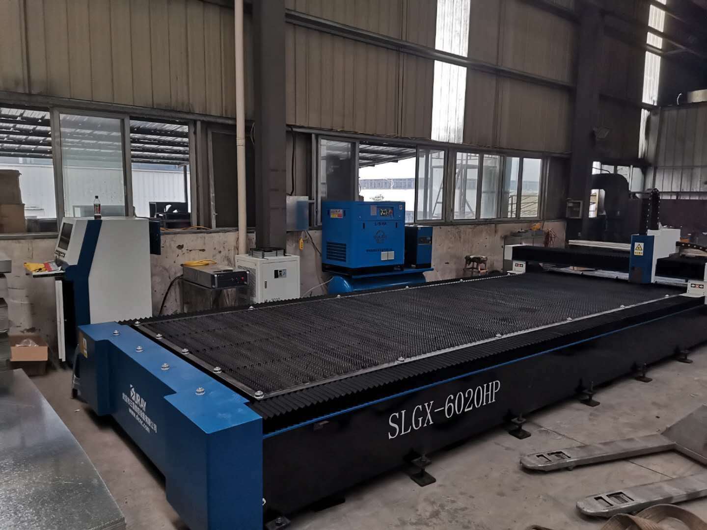 武漢光纖激光切割機(jī)廠家教你怎么選激光切割機(jī)